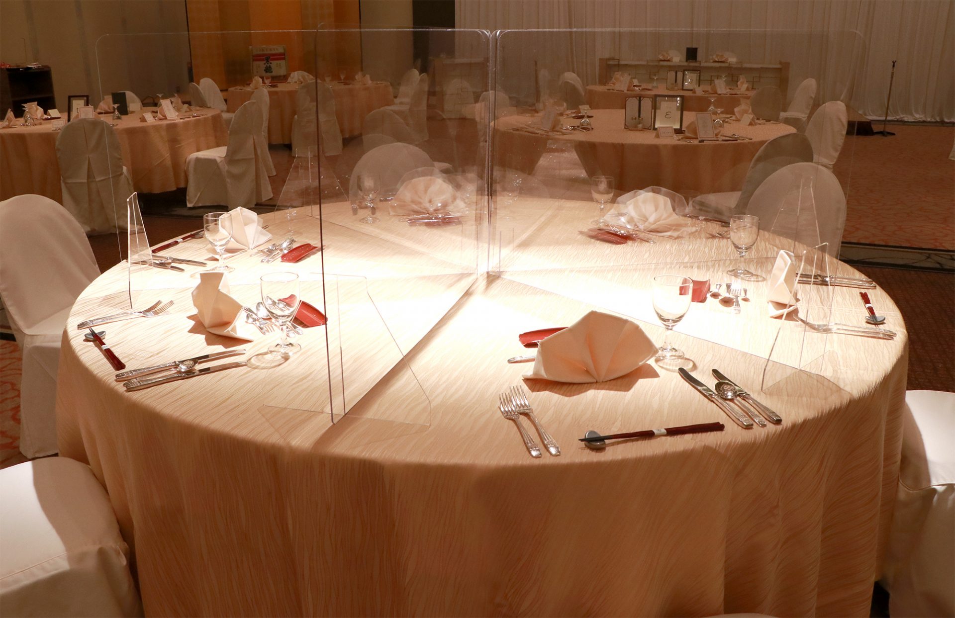 飛沫感染対策として宴会場に アクリル製パネル を導入しました 公式 The Gran Yours Fukui ホテルフジタ福井 会議室 宴会場 デリバリー 出張宴会 テイクアウト 結婚式 レストラン 日本料理 フレンチ 中華 まで